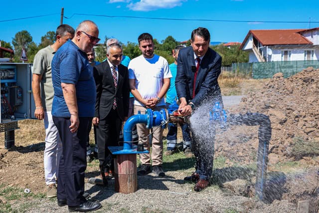 Hendek’te iki mahalleye 132 metre derinlikten içme suyu