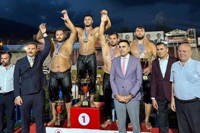 Sakarya Büyükşehir sporcularından gururlandıran başarı