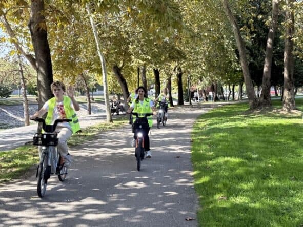 Misafir gençler Sakarya’da ‘yeşil gelecek’ için pedal çevirdi