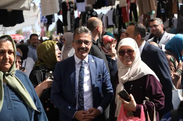 Başkan Şenol Dinç yeni yerinde kurulan kumaş pazarını ziyaret etti