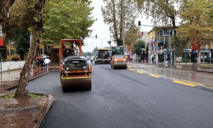 Hendek’in kalbi Şehit Gaffar Okkan Bulvarı sil baştan yenileniyor