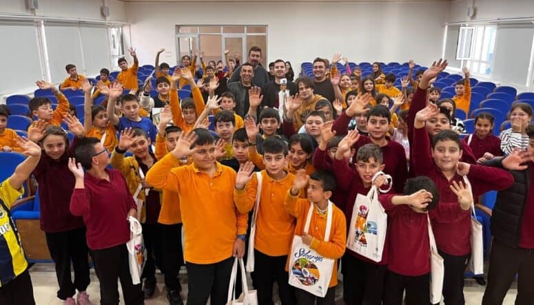 Taraklı’da “Çok Bilmiş İbiş” gösterisi büyük ilgi gördü