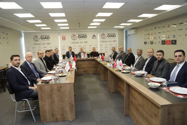 İş dünyası liderleri Sakarya GIAD toplantısında bir araya geldi.