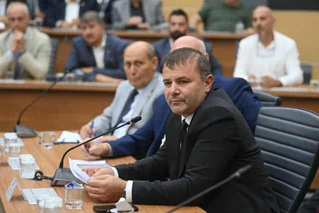 İlgi çekici toplantı ve basın etkinlikleri için ideal ortam. Profesyonel ve modern tasarım, etkinliklerinizi başarıyla gerçekleştirir.