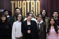 Genç ve dinamik ekip, basın ve medya iletişimi.