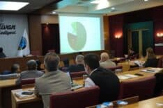 Kurumsal toplantı ve konferans ortamı.