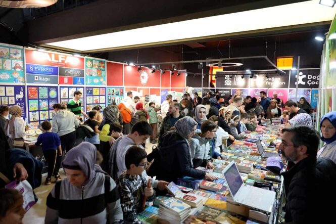 Sakarya Çocuk Edebiyatı Fuarı hafta sonunda doldu taştı