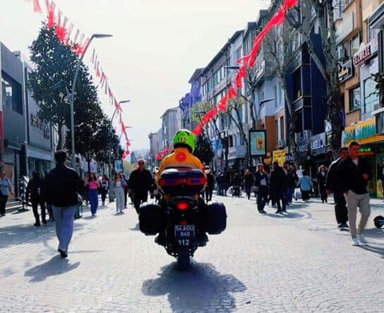 Sakarya'da Motorize Acil Sağlık Ekibi Trafiğe Kapalı Alanlarda Görevde