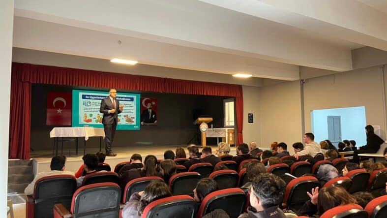 Akçakoca Süha Güven Lisesi’nde Güvenli Gıda Konulu Bilim Söyleşisi Düzenlendi