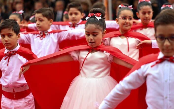 Arifiye İlkokulu’nda 23 Nisan Kutlamaları: Yusuf Alemdar ve Protokol Çocuklarla Birlikteydi