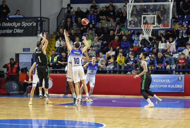 Sakarya Büyükşehir Basketbol Takımı, Yarı Final Serisini Kazanarak 1. Lig’e Yükseldi