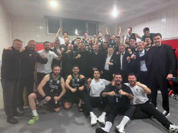 Sakarya Büyükşehir Basketbol Takımı, Çiftlikköy'ü Mağlup Ederek Yarı Finale Yükseldi