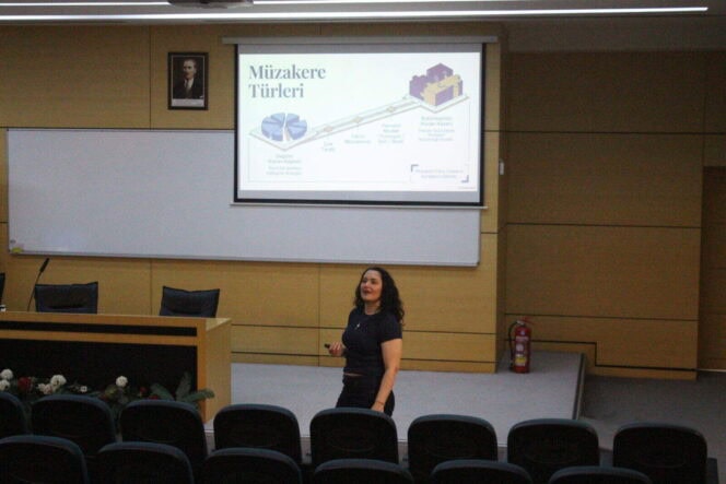 Sakarya Üniversitesi’nde Müzakere ve Karar Alma Becerileri Kariyer Etkinliğinde Tartışıldı
