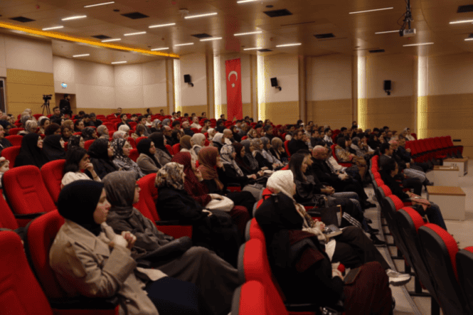 Prof. Dr. Mahmut Erol Kılıç Sakarya’da Modern Dönemde Anlam ve Kendini Tanıma Sürecini Ele Aldı