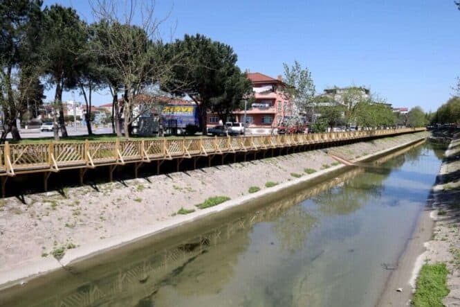 Sakarya Aziz Duran Parkı'ndaki Tarihi Çark'ta Yenileme Çalışmaları Sürüyor