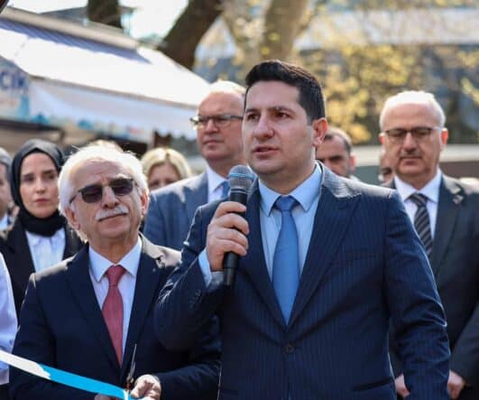 Sakarya Atatürk Bulvarı'nda Sağlık Sokağı Ziyarete Açıldı: Vatandaşlar İçin Geniş Kapsamlı Hizmetler Sunuluyor