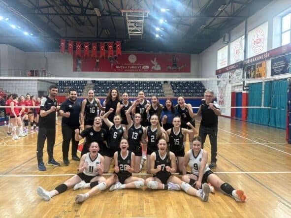 Serdivan Belediyesi Genç Kızlar Voleybol Takımı Marmara Bölge Şampiyonası’nda Başarıya Ulaştı