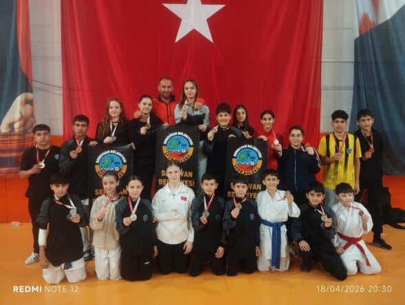 Serdivan Belediyesi Karate Takımı, 23 Nisan İl Şampiyonası’nda 25 Madalya Kazandı