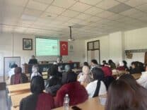 Akyazı'da Sık Seyahat Eden Yabancı Öğrencilere Sıtma Önlemleri Anlatıldı