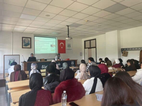 Akyazı’da Sık Seyahat Eden Yabancı Öğrencilere Sıtma Önlemleri Anlatıldı