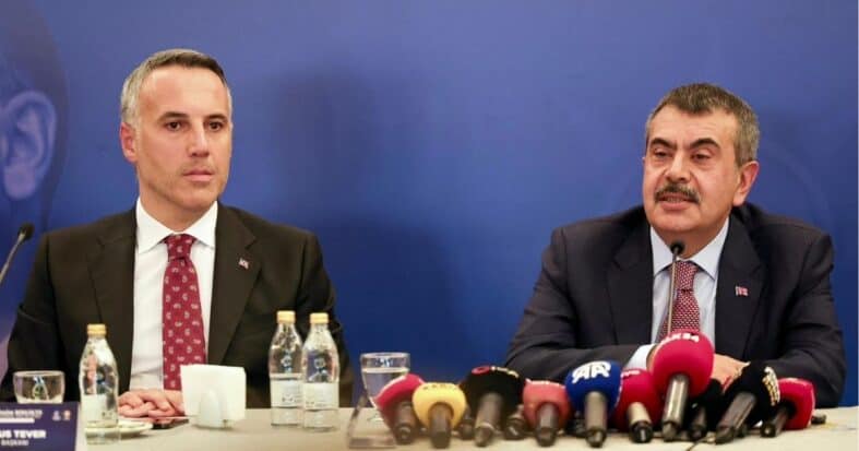 AK Parti Sakarya İl Başkanı Tever’den Bakan Yusuf Tekin’e Yönelik Eleştiriler Hakkında Açıklama