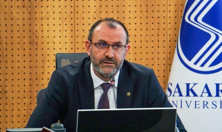 SAÜ İşletme Fakültesi Danışma Kurulu Toplantısında Yetkinlik Odaklı Eğitim ve Sektör İş Birliği Ele Alındı