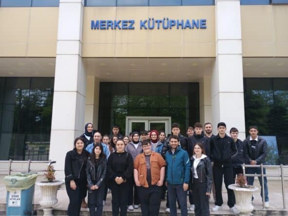 Sakarya’da Lise Öğrencilerine Yönelik Üniversite Tanıtım ve Kariyer Planlama Programı Tamamlandı