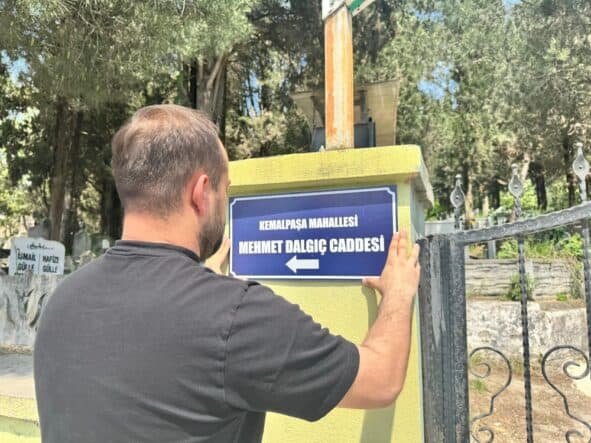 Serdivan’da Emek Veren İsimler Yeni Sokak Tabelalarında Yaşatılıyor